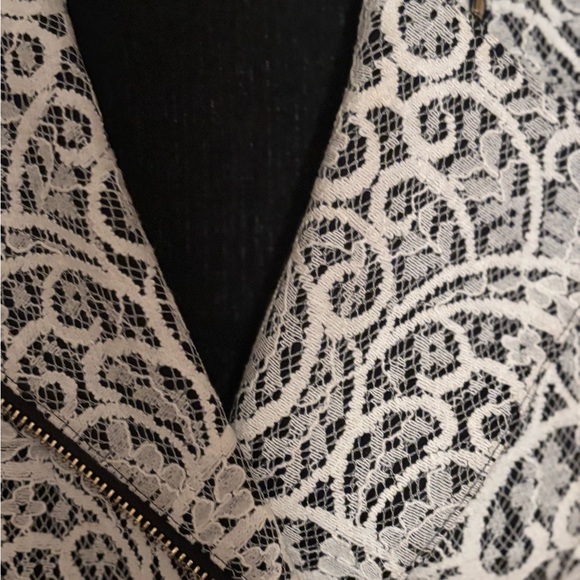 KARL LAGERFELD LACE RIDER JACKET SIZE S - Picture 2 of 8